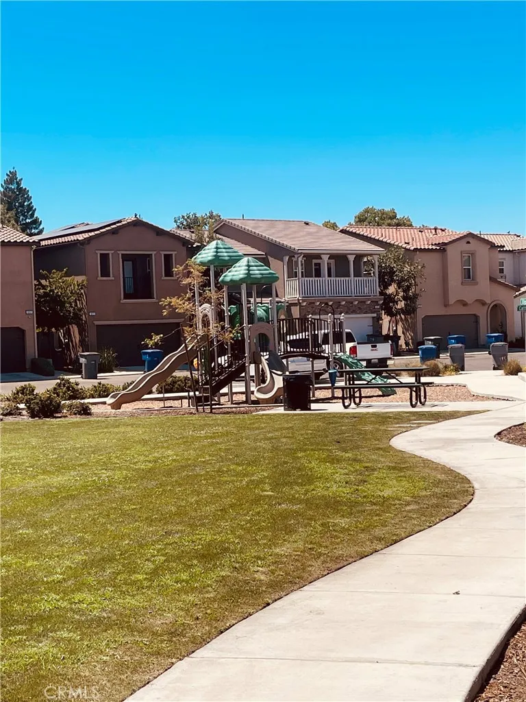 6251 E Overlook Fresno, CA 93727