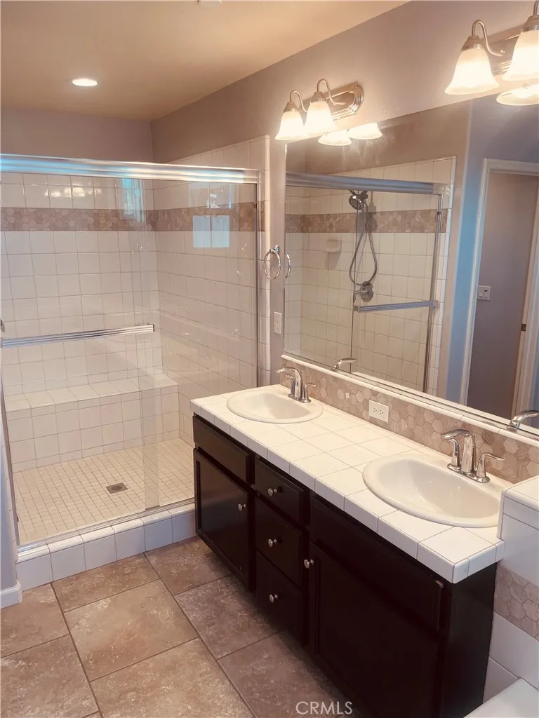 6251 E Overlook Fresno, CA 93727