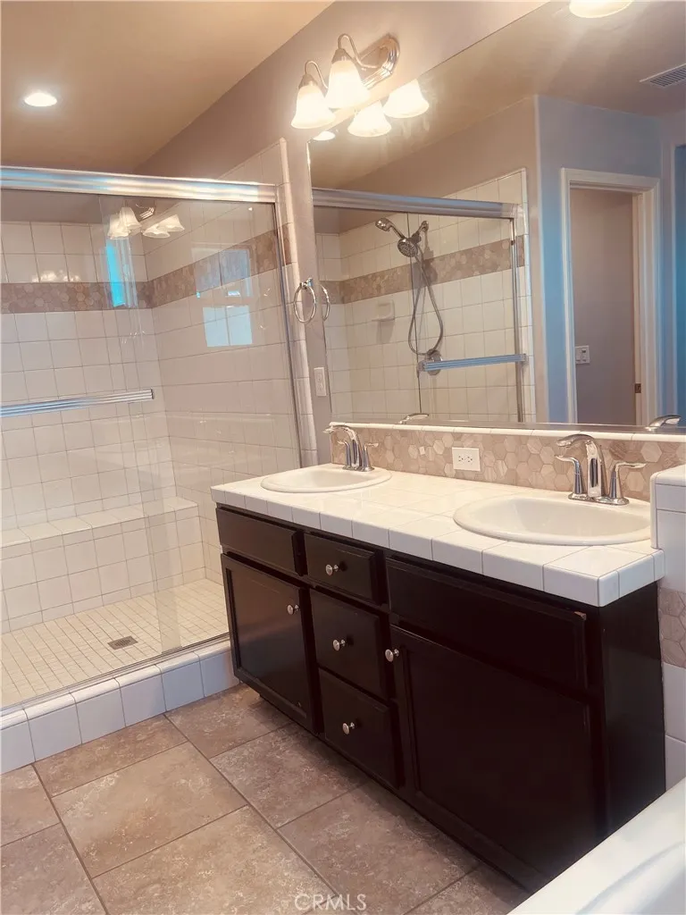 6251 E Overlook Fresno, CA 93727