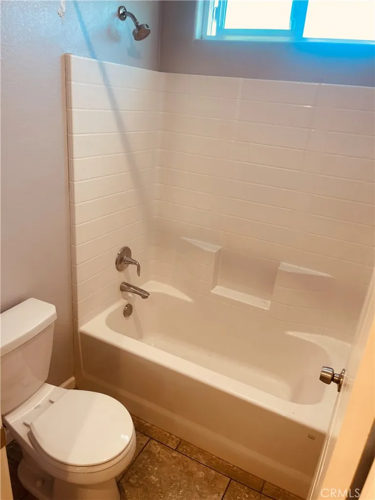 6251 E Overlook Fresno, CA 93727