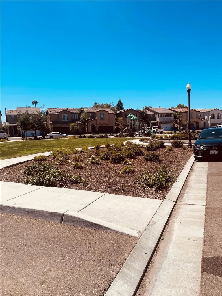 6251 E Overlook Fresno, CA 93727
