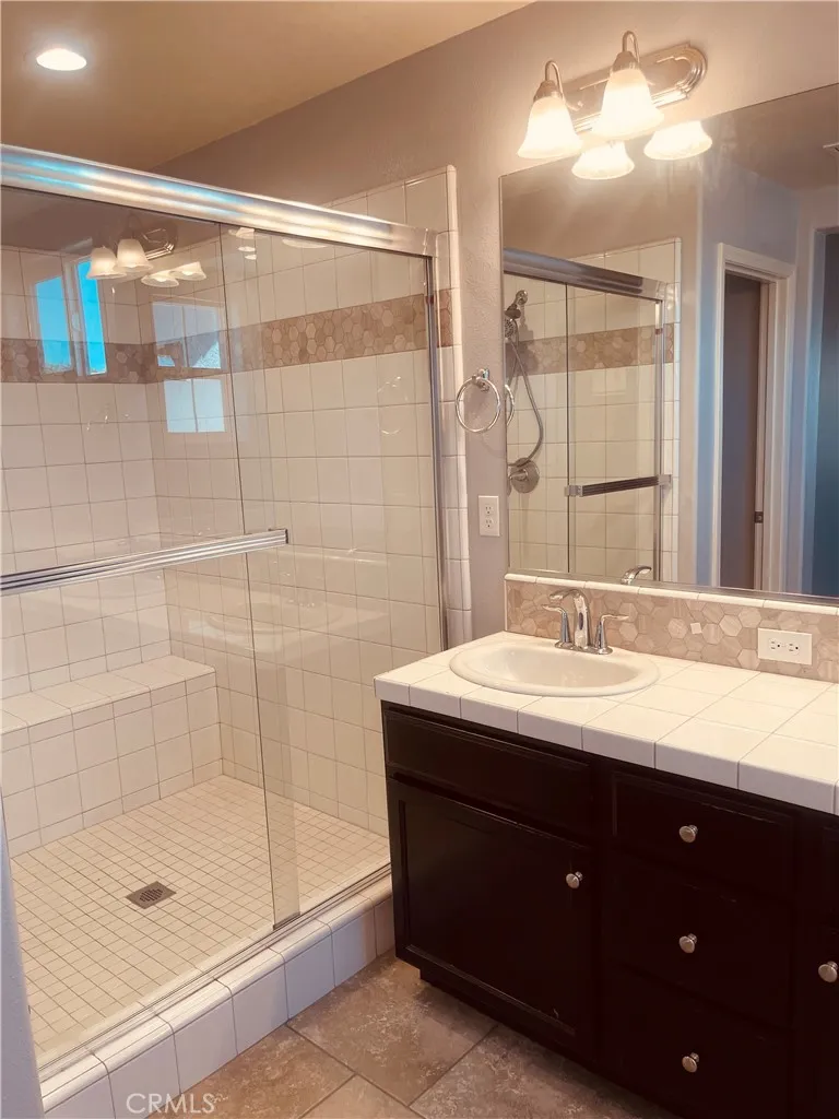 6251 E Overlook Fresno, CA 93727