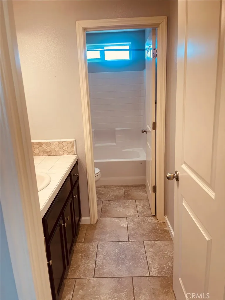 6251 E Overlook Fresno, CA 93727
