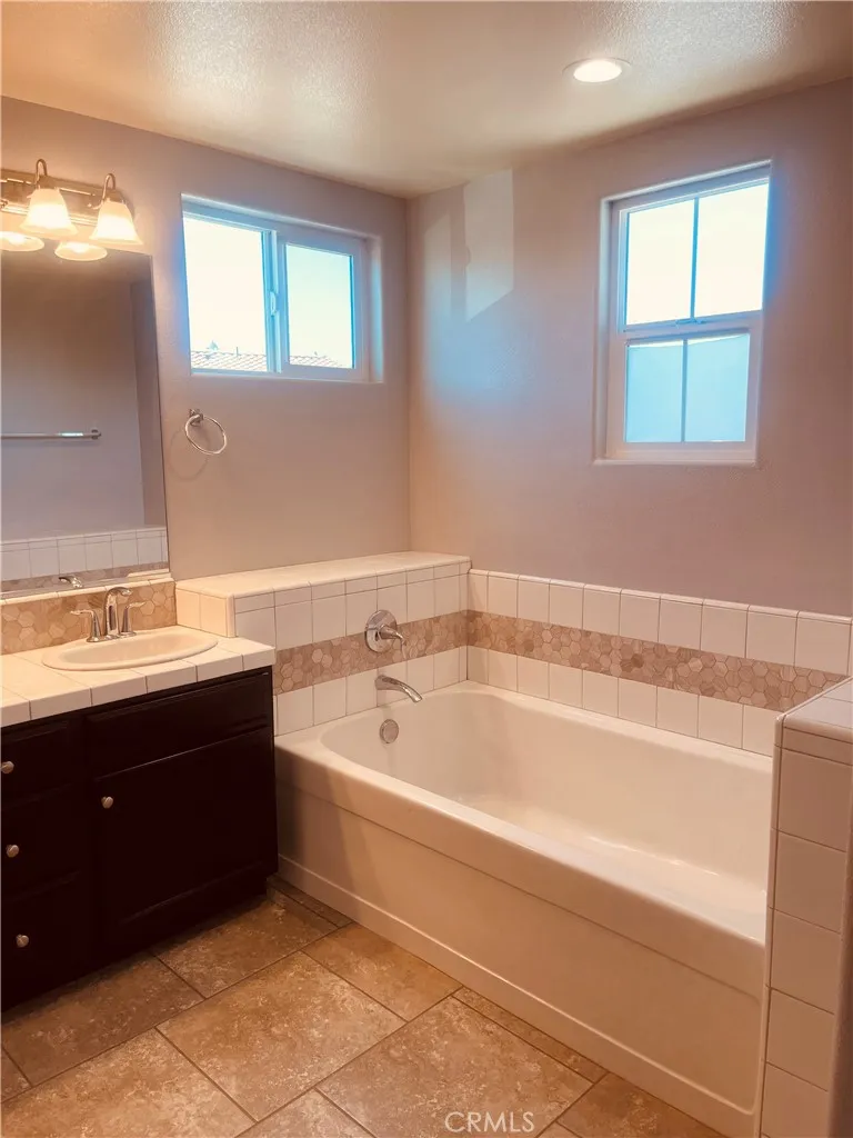 6251 E Overlook Fresno, CA 93727