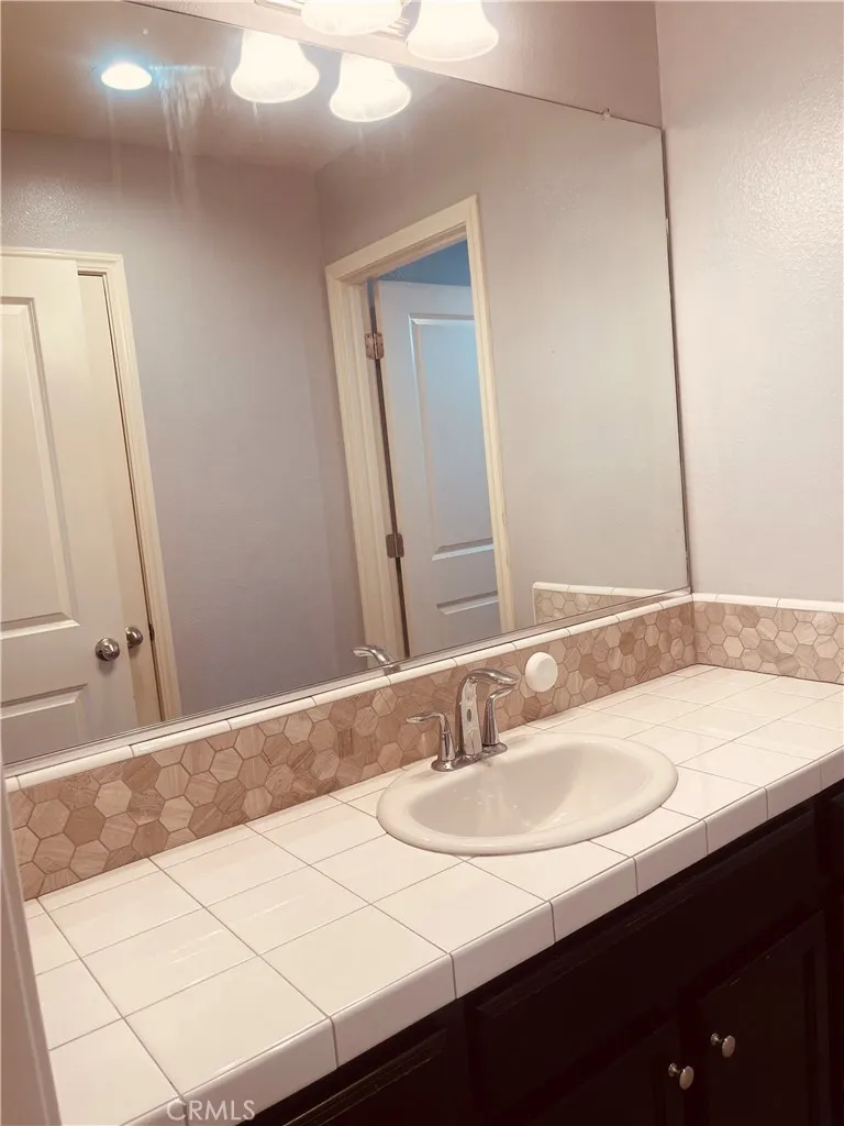 6251 E Overlook Fresno, CA 93727