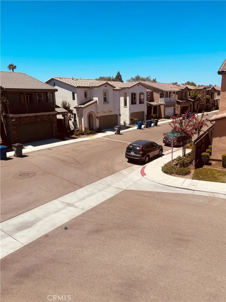 6251 E Overlook Fresno, CA 93727