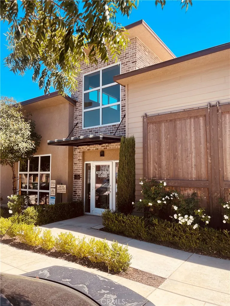 6251 E Overlook Fresno, CA 93727