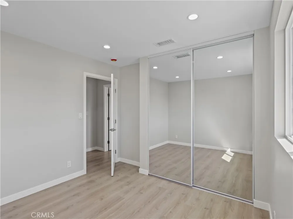 7318 Leescott Avenue Lake Balboa, CA 91406