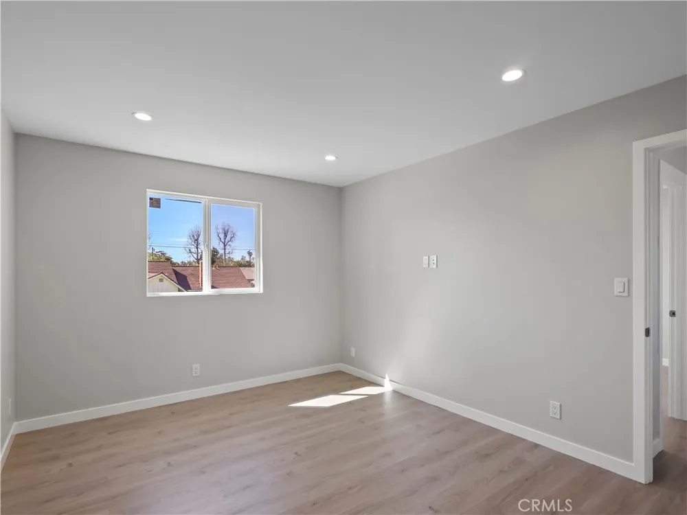 7318 Leescott Avenue Lake Balboa, CA 91406