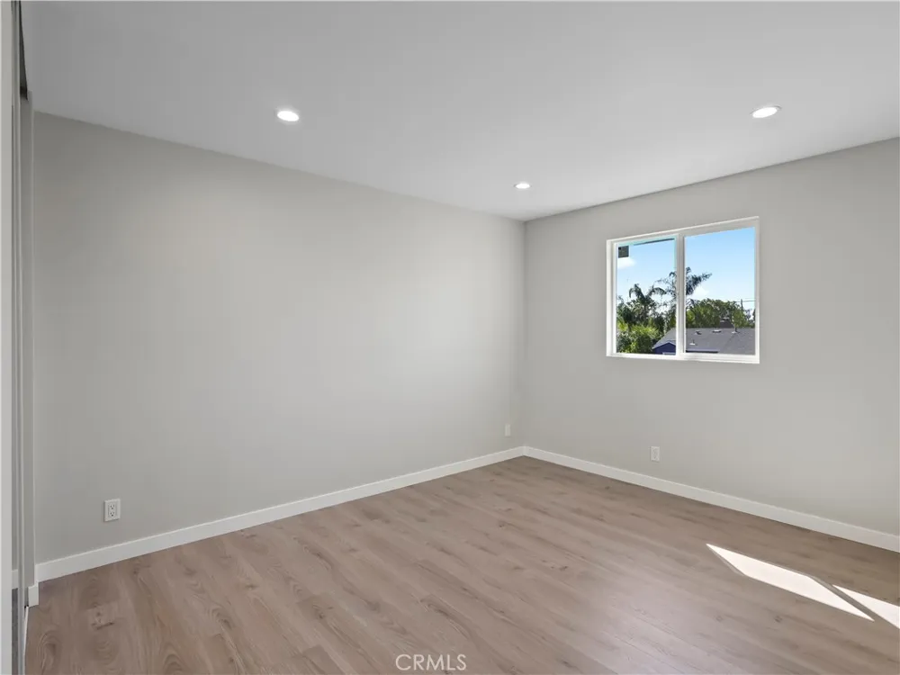 7318 Leescott Avenue Lake Balboa, CA 91406