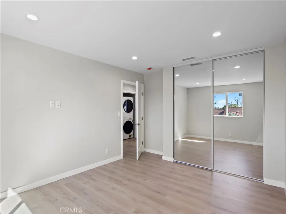 7318 Leescott Avenue Lake Balboa, CA 91406