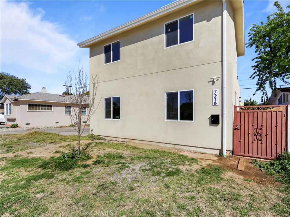 7318 Leescott Avenue Lake Balboa, CA 91406
