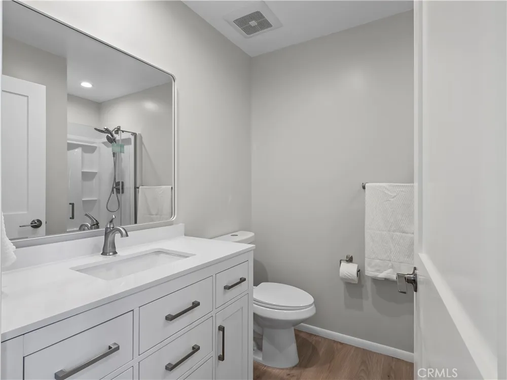 7318 Leescott Avenue Lake Balboa, CA 91406