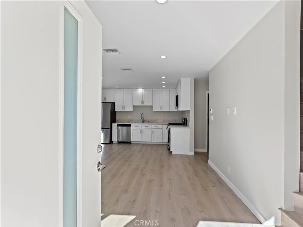 7318 Leescott Avenue Lake Balboa, CA 91406