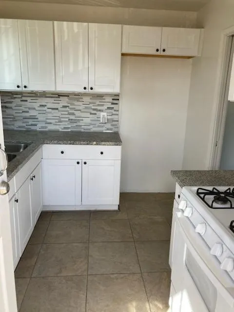 2140 Lincoln Street Burbank, CA 91504