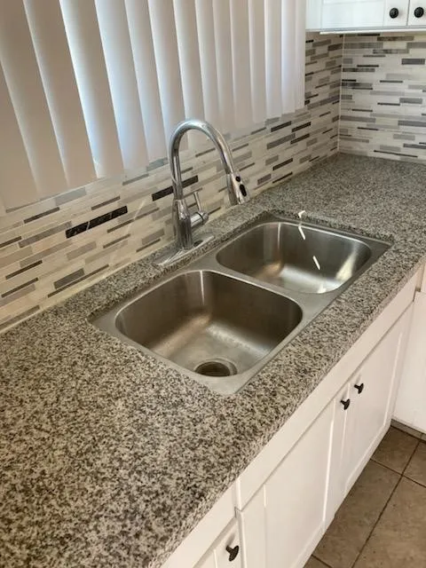 2140 Lincoln Street Burbank, CA 91504