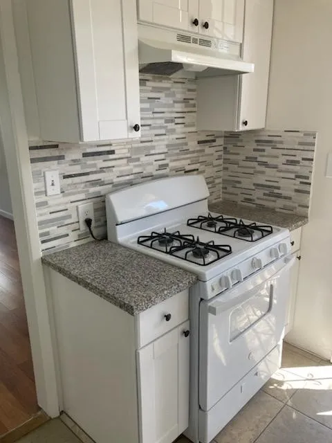 2140 Lincoln Street Burbank, CA 91504