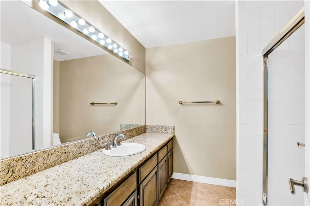 5200 White Oak Avenue #52 Encino, CA 91316