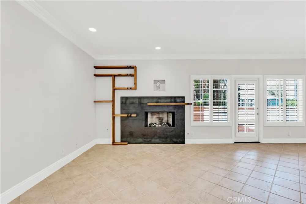 5200 White Oak Avenue #52 Encino, CA 91316