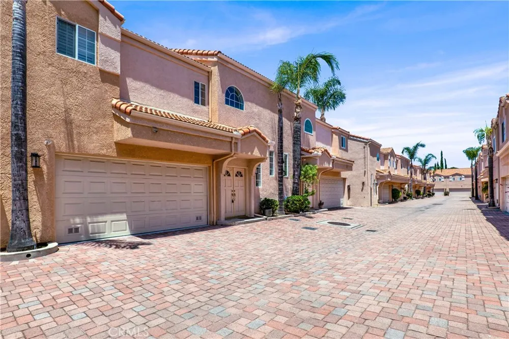 5200 White Oak Avenue #52 Encino, CA 91316
