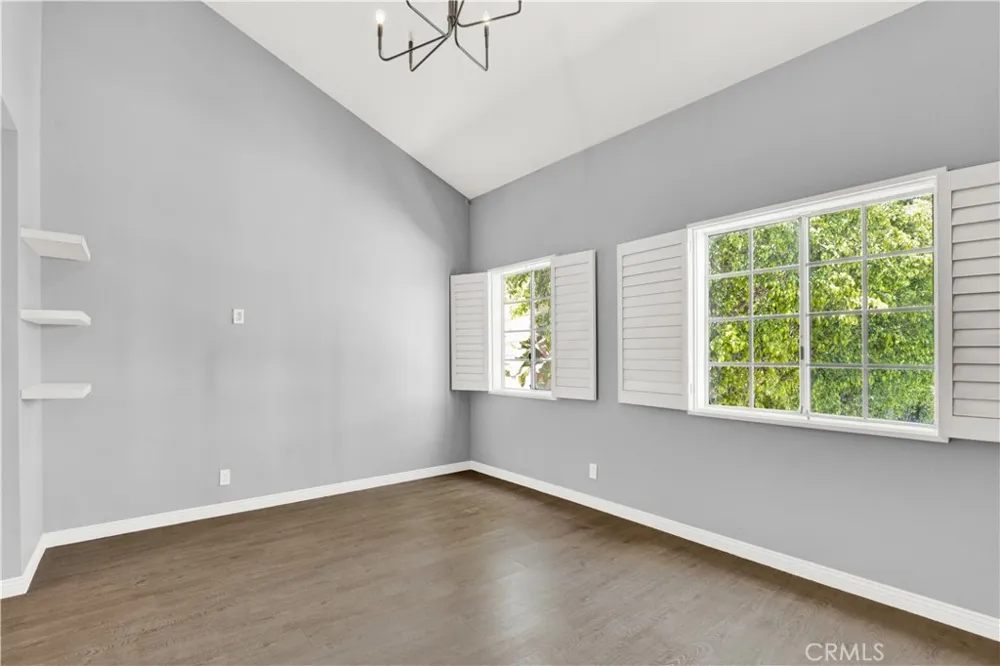 5200 White Oak Avenue #52 Encino, CA 91316