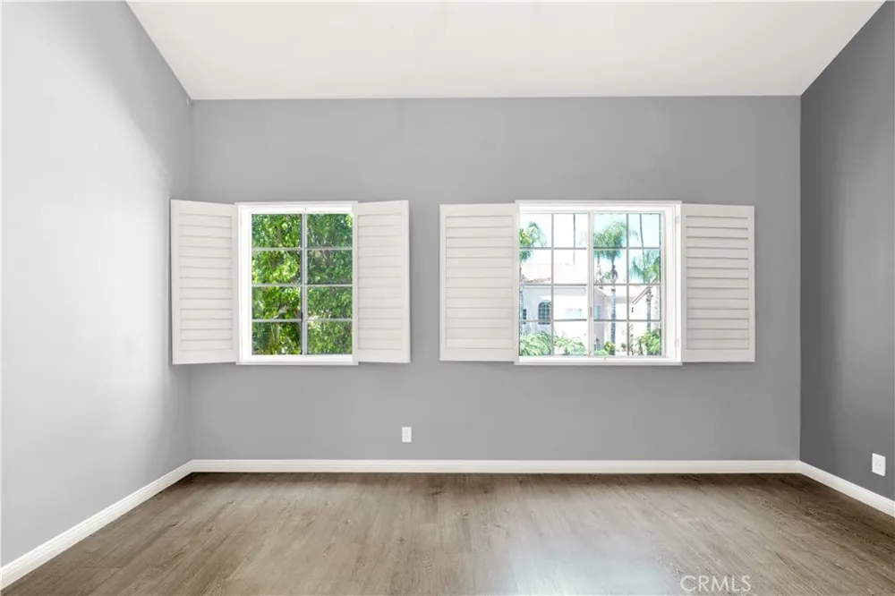 5200 White Oak Avenue #52 Encino, CA 91316