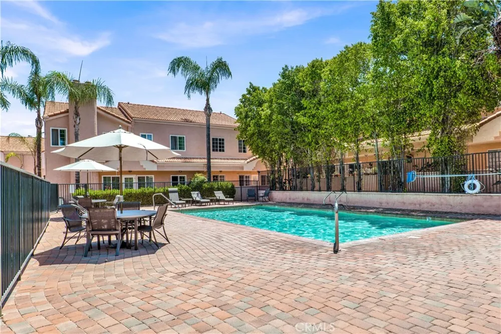 5200 White Oak Avenue #52 Encino, CA 91316