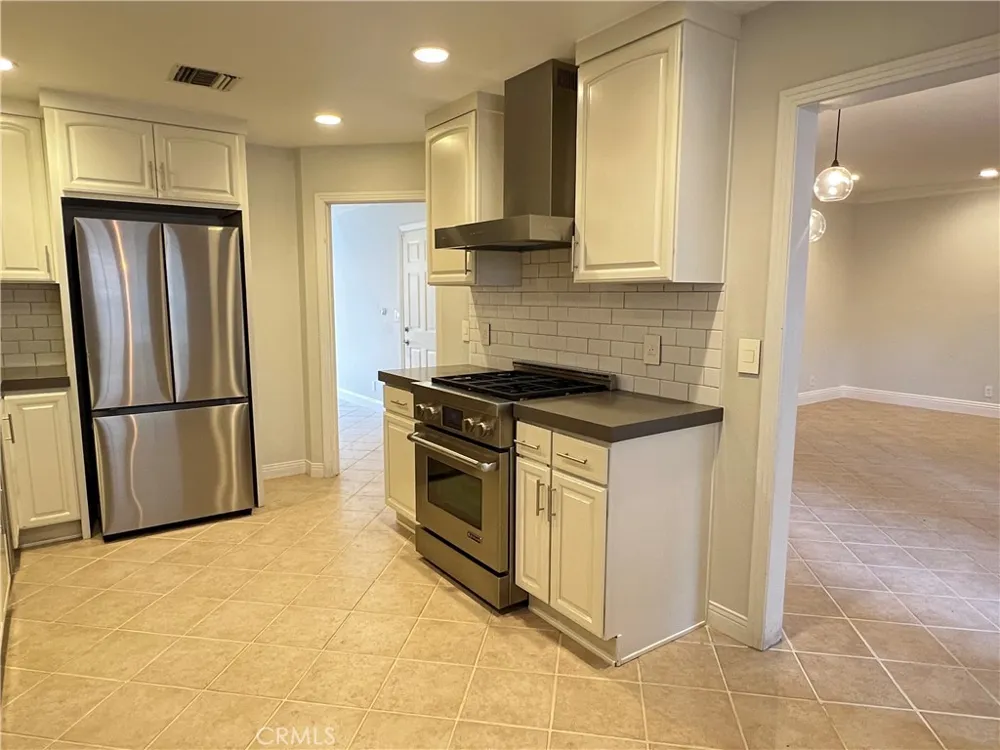 5200 White Oak Avenue #52 Encino, CA 91316