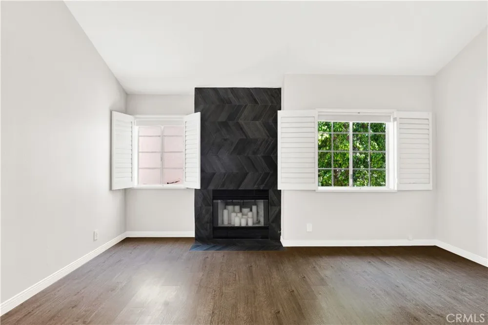 5200 White Oak Avenue #52 Encino, CA 91316