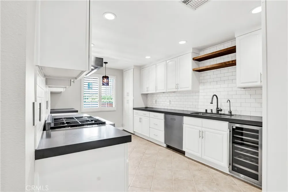 5200 White Oak Avenue #52 Encino, CA 91316