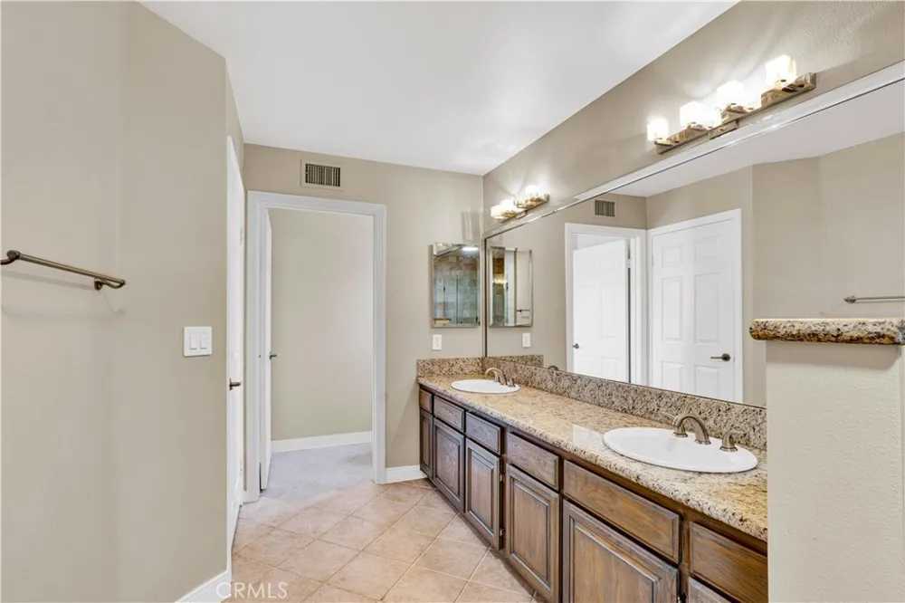 5200 White Oak Avenue #52 Encino, CA 91316
