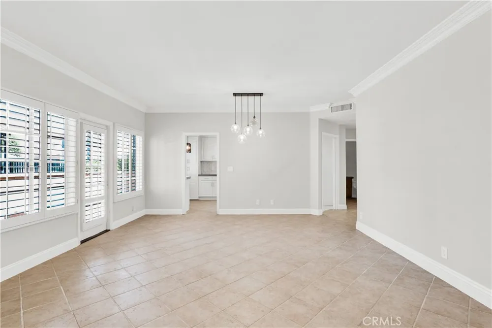 5200 White Oak Avenue #52 Encino, CA 91316
