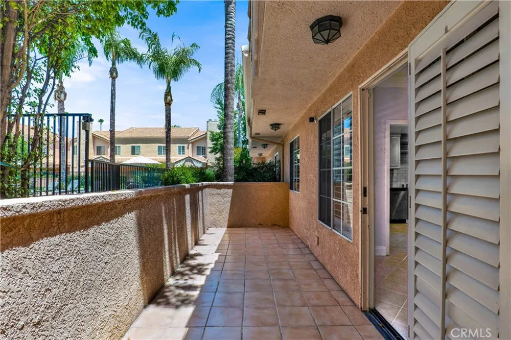 5200 White Oak Avenue #52 Encino, CA 91316