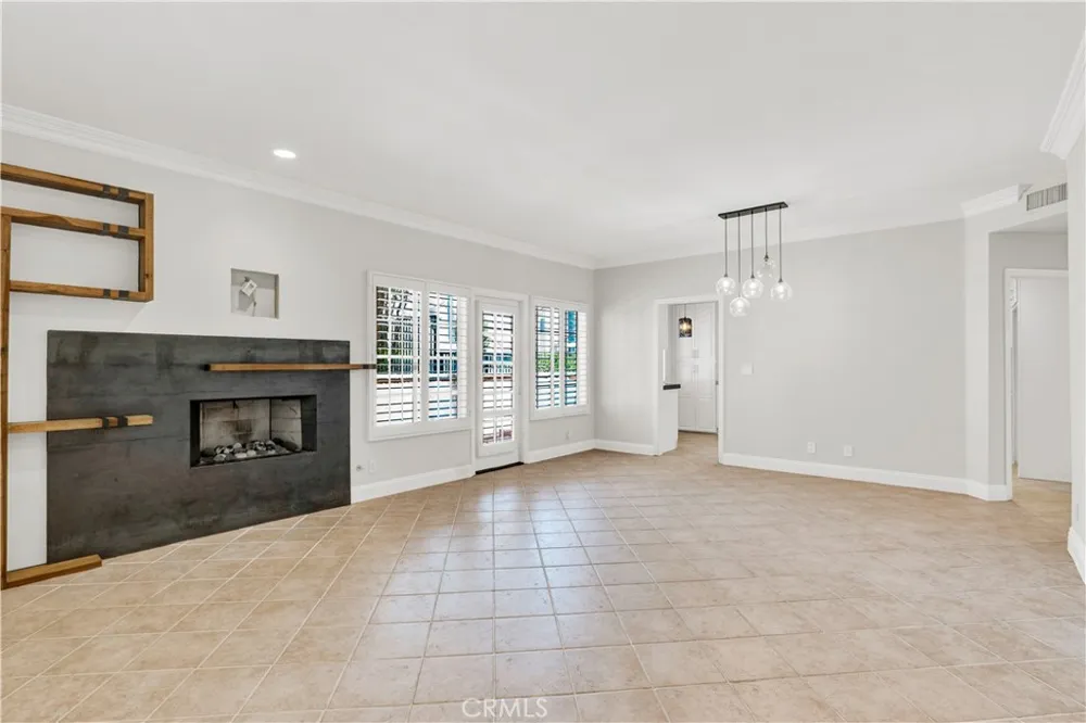 5200 White Oak Avenue #52 Encino, CA 91316