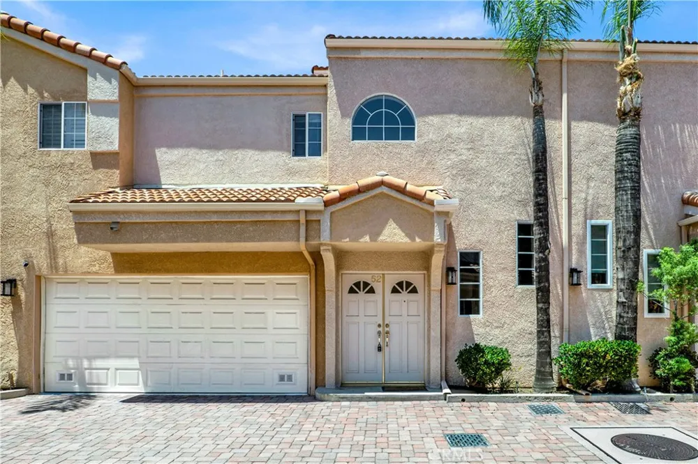 5200 White Oak Avenue #52 Encino, CA 91316