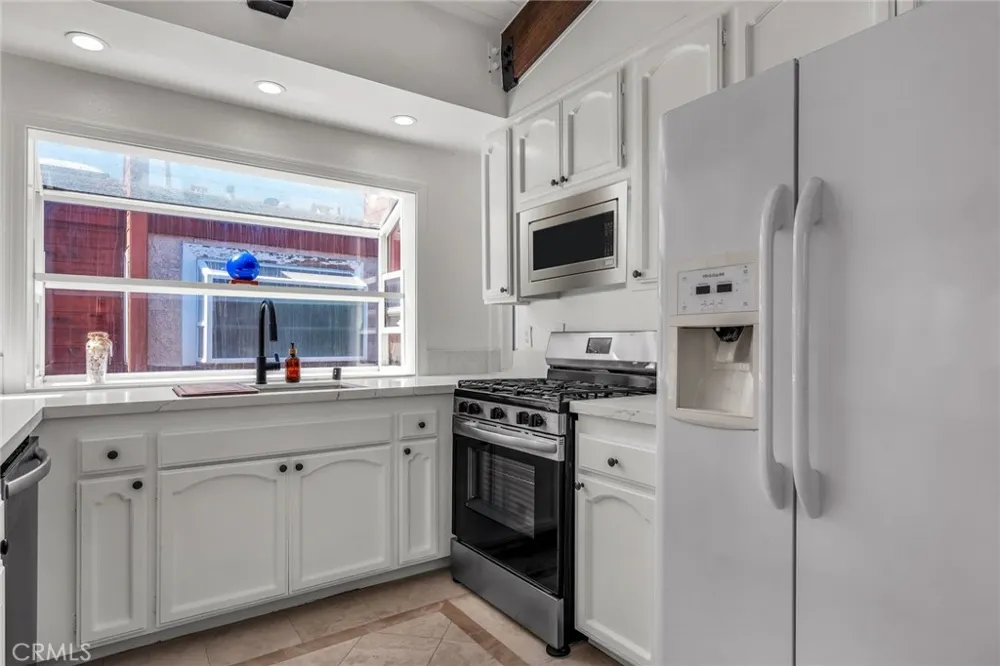 5123 Neptune square Oxnard, CA 93035