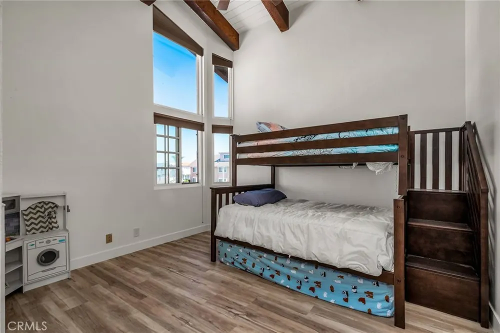 5123 Neptune square Oxnard, CA 93035