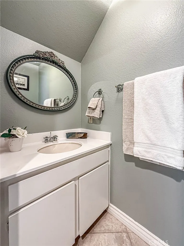 10740 Woodley #7 Granada Hills, CA 91344