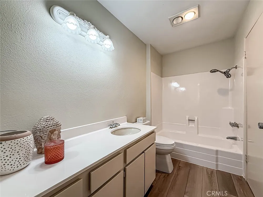 10740 Woodley #7 Granada Hills, CA 91344