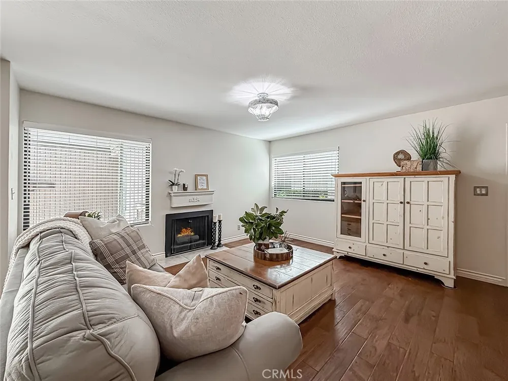10740 Woodley #7 Granada Hills, CA 91344