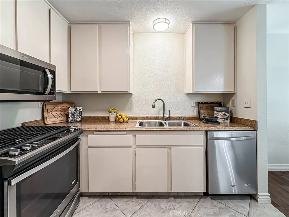 10740 Woodley #7 Granada Hills, CA 91344
