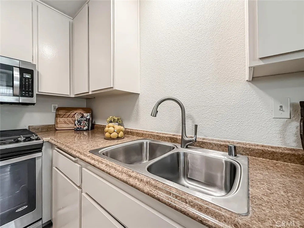 10740 Woodley #7 Granada Hills, CA 91344