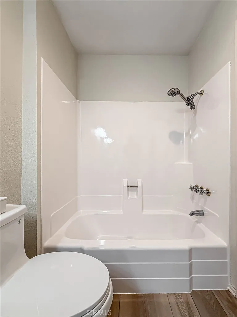 10740 Woodley #7 Granada Hills, CA 91344