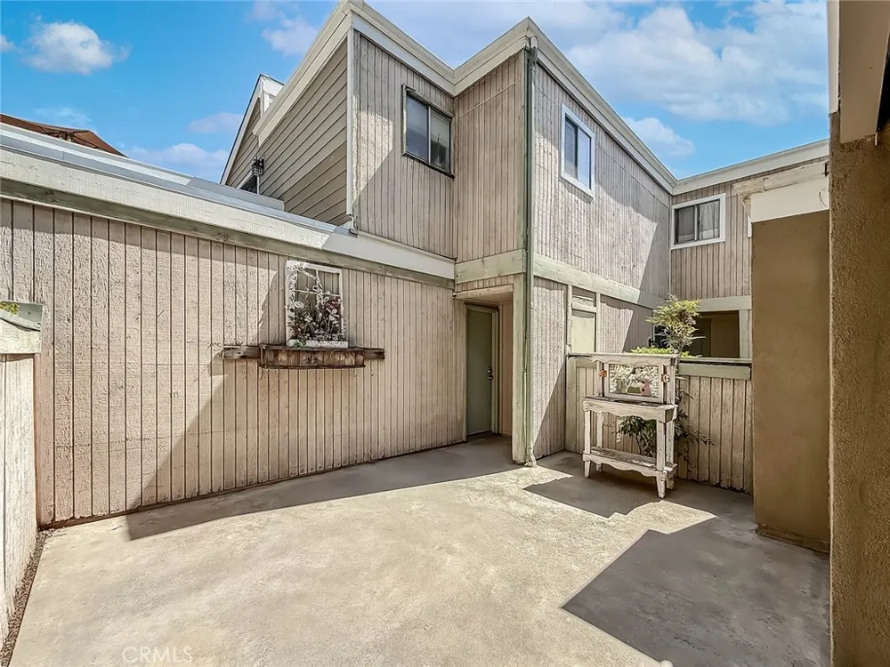10740 Woodley #7 Granada Hills, CA 91344
