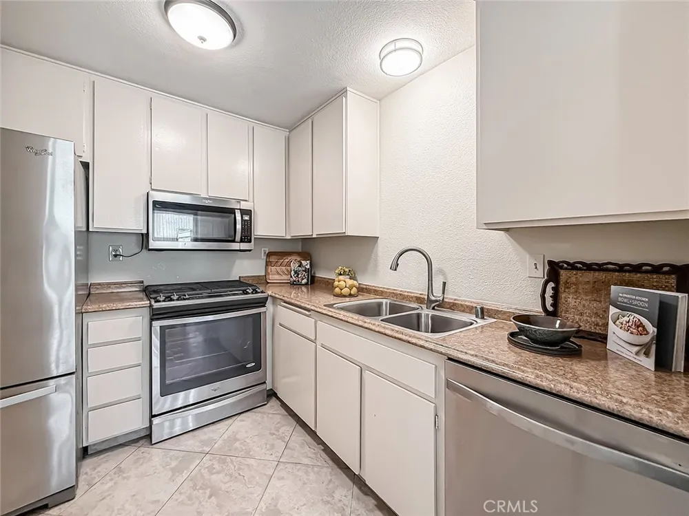 10740 Woodley #7 Granada Hills, CA 91344
