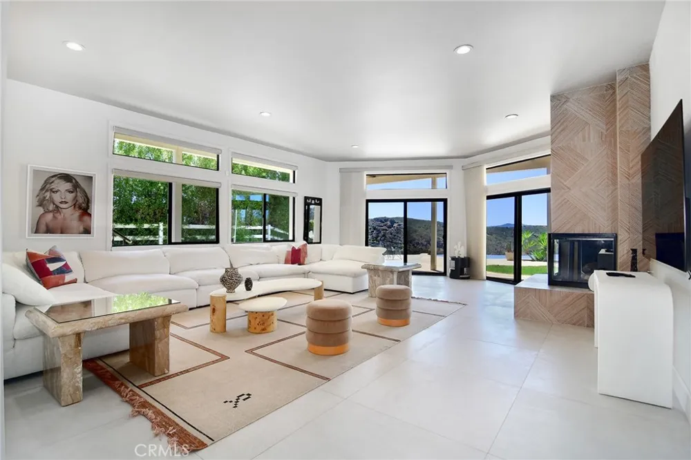 130 Dapplegray Road Bell Canyon, CA 91307