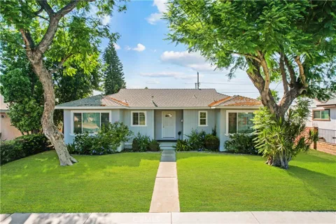 7819 Whitsett