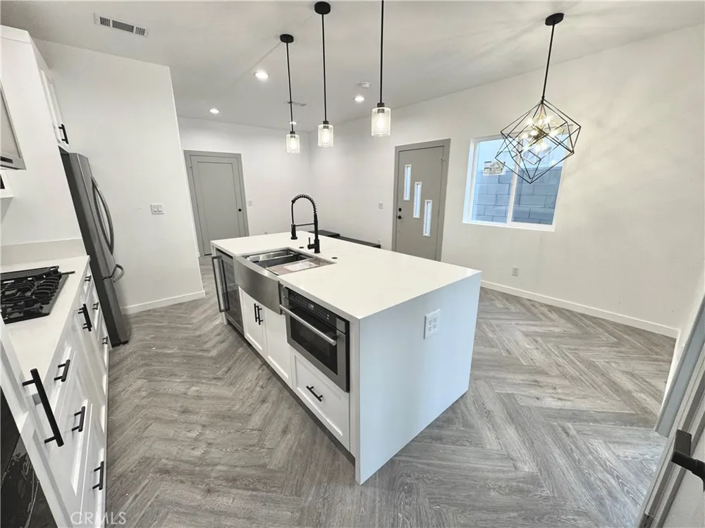 2643 Summerchase Ave #B Rosamond, CA 93560