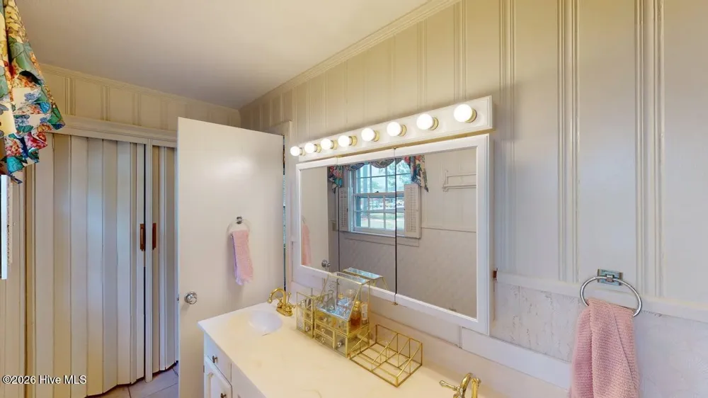 206 W James Street Mount Olive, NC 28365