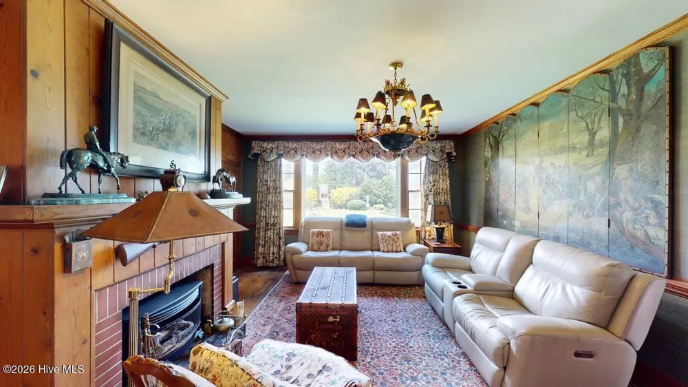 206 W James Street Mount Olive, NC 28365